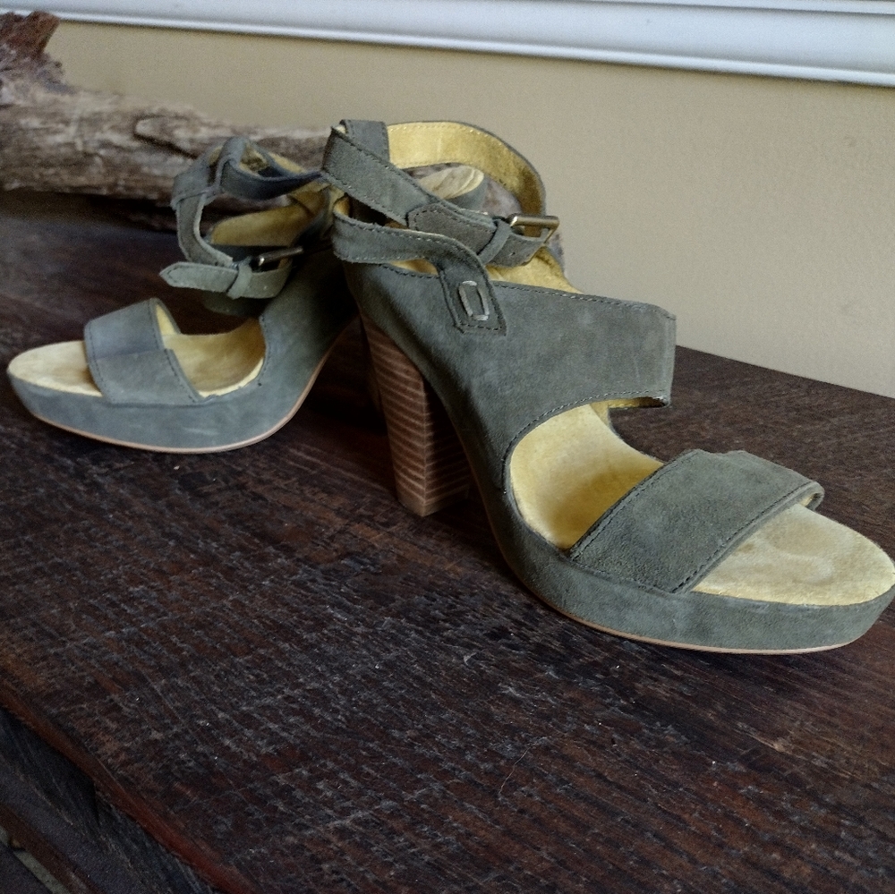 Apepazza Sage Olive Alabastro Green Suede Heels Size 6.5